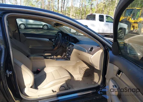 2012 Mercedes-Benz C 250 из США, поврежденный, VIN WDDGJ4HB9CF791452